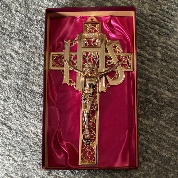 Other - Vintage NOS Gold Tone IHS INRI Filigree Crucifix Wall Hanging in Original Box